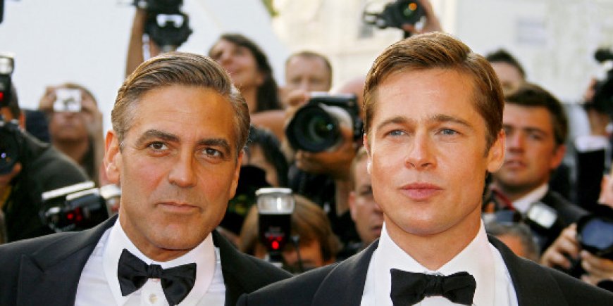 George Clooney et Brad Pitt lors de la montée des marches du film