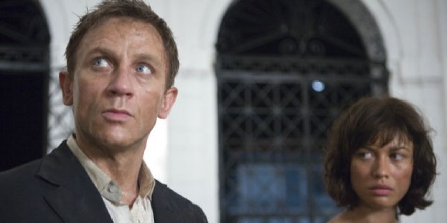 Daniel Craig et Olga Kurylenko dans