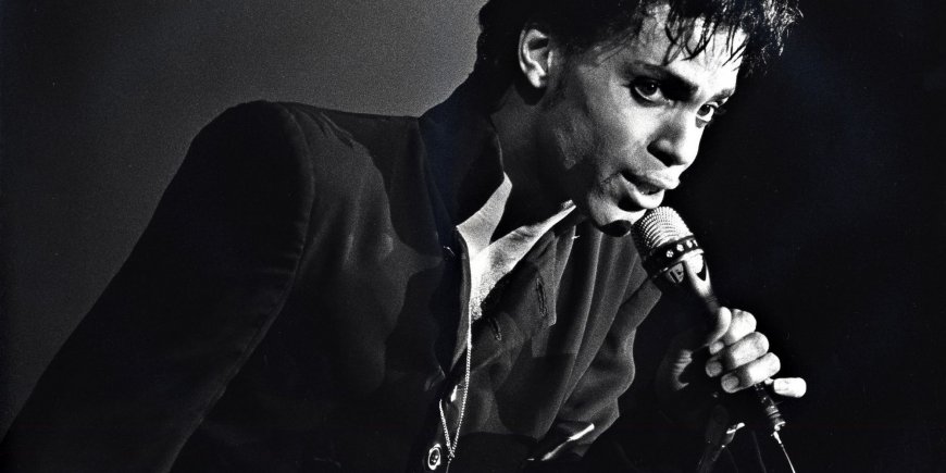 Prince lors d'un concert en 1986
