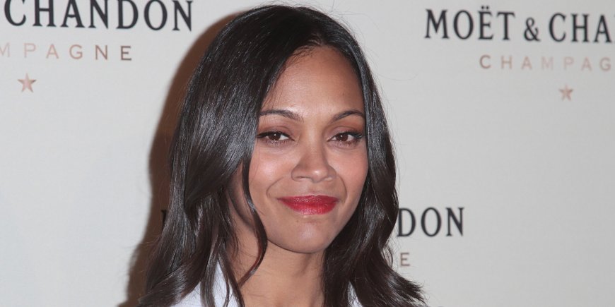 Zoë Saldana à un événement en l'honneur de Roger Federer à Los Angeles en mars 2015