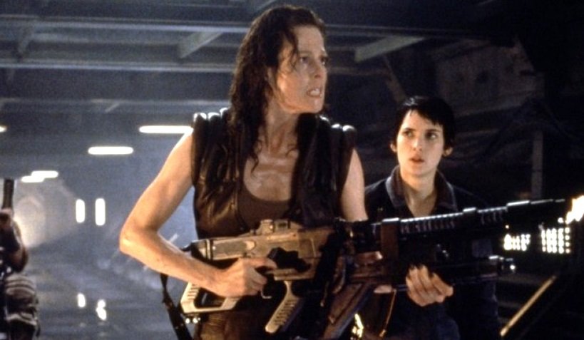 Sigourney Weaver et Winona Ryder dans Alien, la résurrection