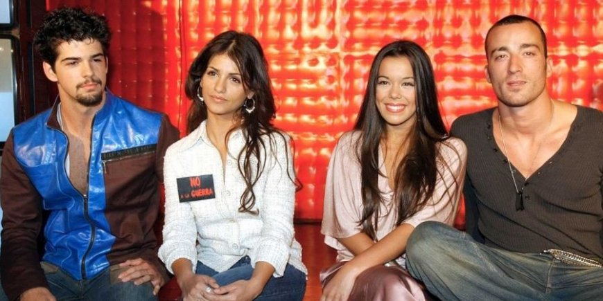 Miguel Angel Munoz, Monica Cruz, Beatriz Luengo et Pablo Puyol lors de la présentation de la tournée espagnole de leur groupe UPA Dance, le 23 avril 2003.