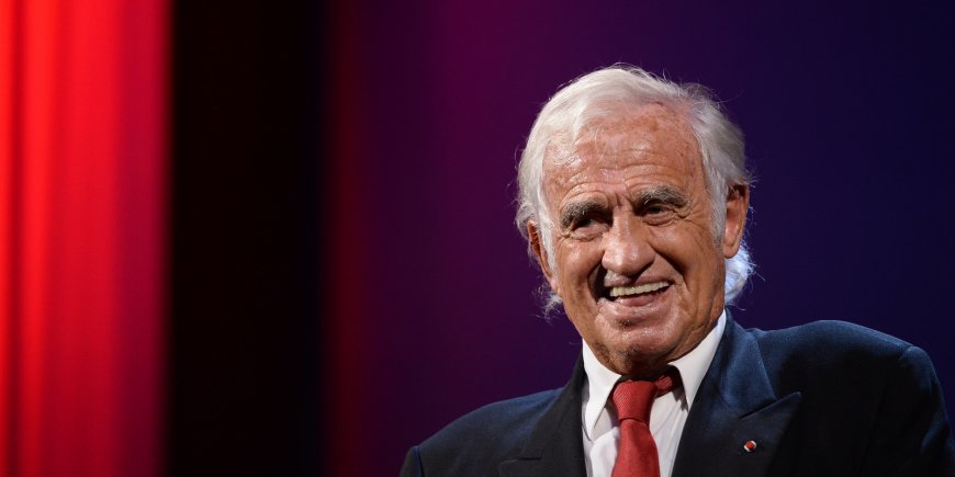 Remise du Lion d'Or à Jean-Paul Belmondo pour l'ensemble de sa carrière lors du 73e Festival du Film de Venise, le 8 septembre 2016.