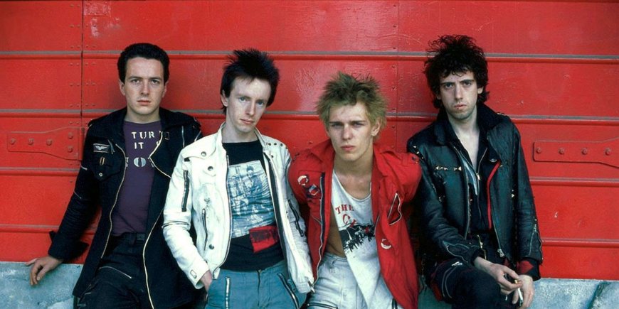 Les membres du groupe punk The Clash, de gauche à droite : Joe Strummer, Topper Headon, Paul Simonon and Mick Jones.