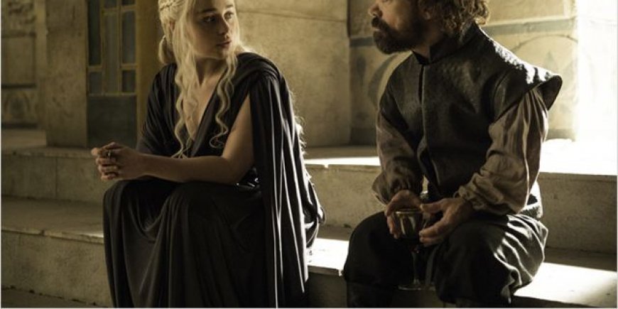Emilia Clarke et Peter Dinklage dans une scène de la saison 6 de Game of Thrones.