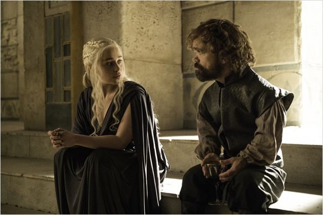 Emilia Clarke et Peter Dinklage dans une scène de la saison 6 de Game of Thrones.