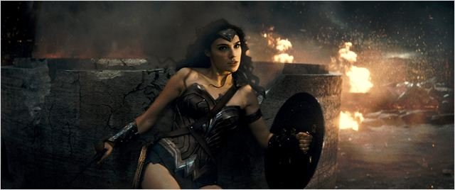 Gal Gadot en tant que Wonder Woman dans Batman v Superman : L'Aube de la Justice.