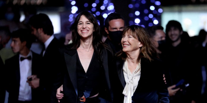 Charlotte Gainsbourg et sa mère Jane Birkin lors de la montée des marches du film