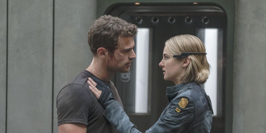 Shailene Woodley et Theo James dans Divergente 3 : au-delà du mur.