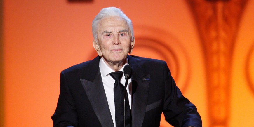 Kirk Douglas lors d'une cérémonie de l'AFI en l'honneur de son fils Michael Douglas à Los Angeles, le 11 juin 2009.