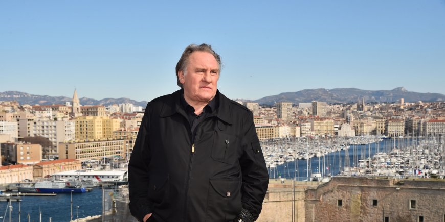 Gérard Depardieu durant le photocall pour la présentation de la saison 2 de