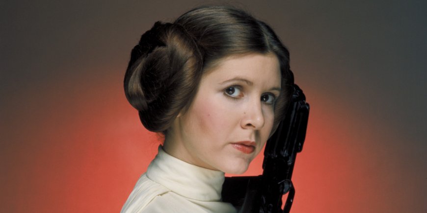 Carrie Fisher dans son costume de la princesse Leia pour Star Wars - Un nouvel espoir