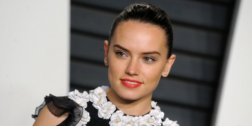 Daisy Ridley à la soirée des Oscars de Vanity Fair en février 2016 à Los Angeles