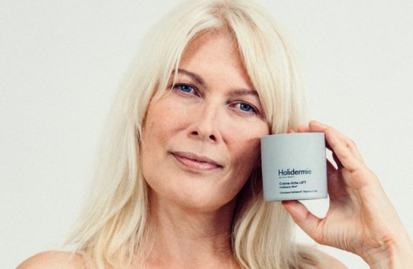 Une peau liftée et hydratée Une peau liftée et hydratée