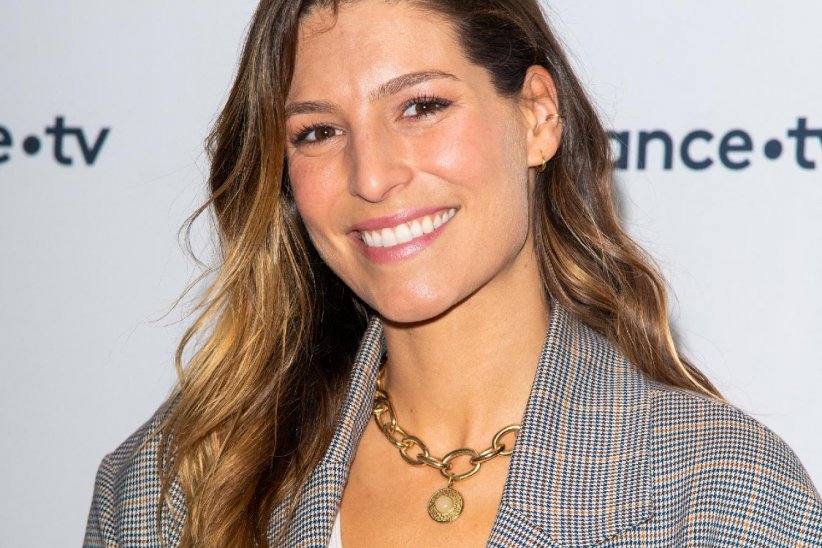 Laury Thilleman avec Parisienne et Alors Laury Thilleman avec Parisienne et Alors