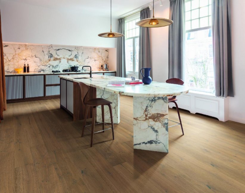 Une salle à manger design et marbré Une salle à manger design et marbré