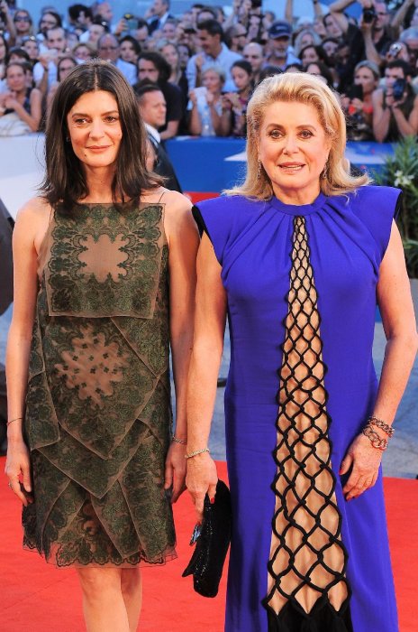 Catherine Deneuve et Chiara Mastroianni se sont rapprochées Catherine Deneuve et Chiara Mastroianni se sont rapprochées