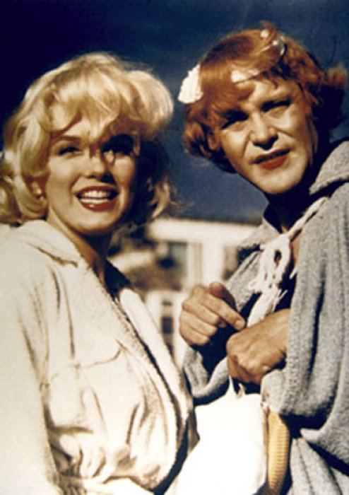Le wavy platine de Marilyn Monroe dans "Certains L'aiment Chaud" (1959) Le wavy platine de Marilyn Monroe dans "Certains L'aiment Chaud" (1959)