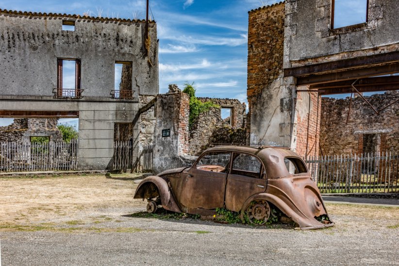 Oradour-sur-Glane : ville-témoin d'un horrible massacre Oradour-sur-Glane : ville-témoin d'un horrible massacre