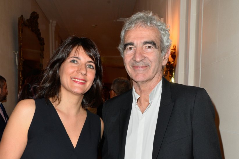 Estelle Denis et Raymond Domenech (25 ans d'écart) Estelle Denis et Raymond Domenech (25 ans d'écart)