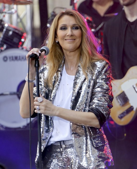 Céline Dion va se faire opérer de l'oreille Céline Dion va se faire opérer de l'oreille