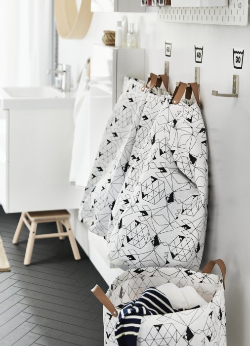 Un sac à linge à motifs Un sac à linge à motifs