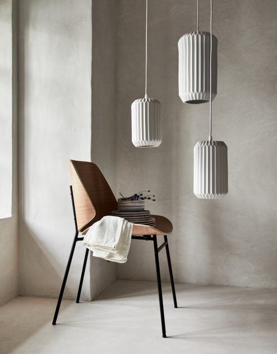 Une suspension en porcelaine Une suspension en porcelaine