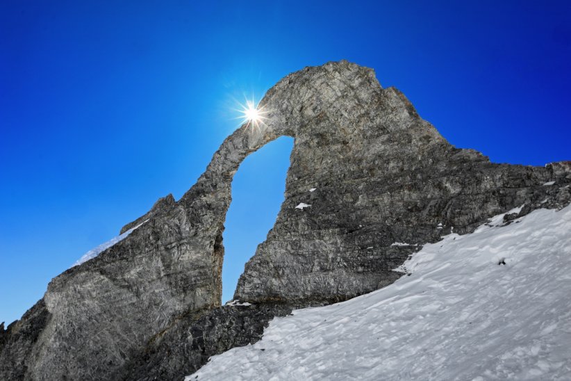 L'étrange aiguille percée de Tignes L'étrange aiguille percée de Tignes