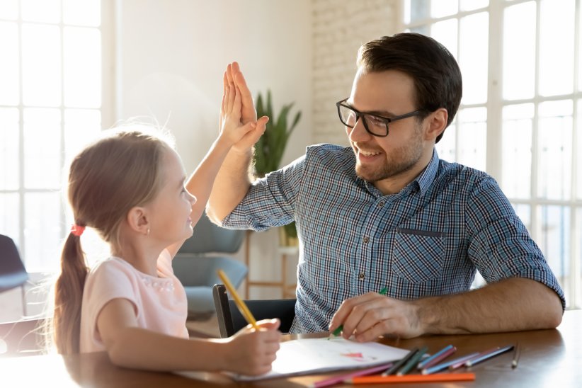 Le récompenser et l'encourager Le récompenser et l'encourager