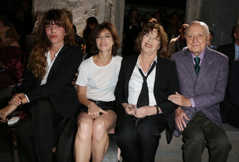 Les Gainsbourg et Pierre Bergé réunis lors d'un défilé Les Gainsbourg et Pierre Bergé réunis lors d'un défilé