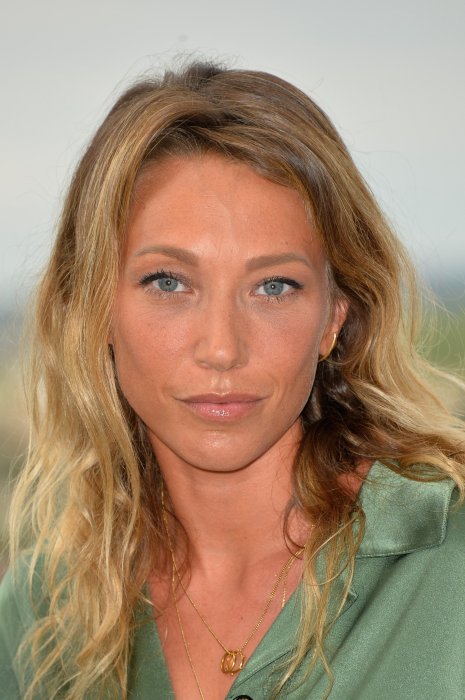 Laura Smet est la filleule de Dominique Besnehard Laura Smet est la filleule de Dominique Besnehard