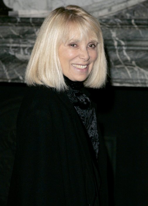 Mireille Darc, la grande blonde du cinéma français s'éteint Mireille Darc, la grande blonde du cinéma français s'éteint