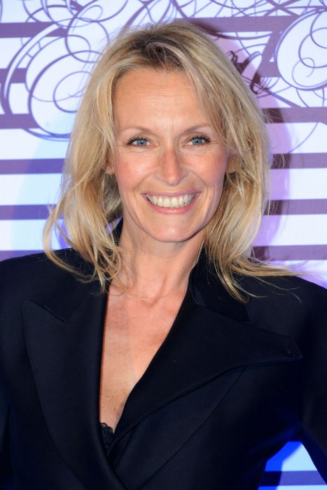 Estelle Lefébure entre dans la force de l'âge Estelle Lefébure entre dans la force de l'âge