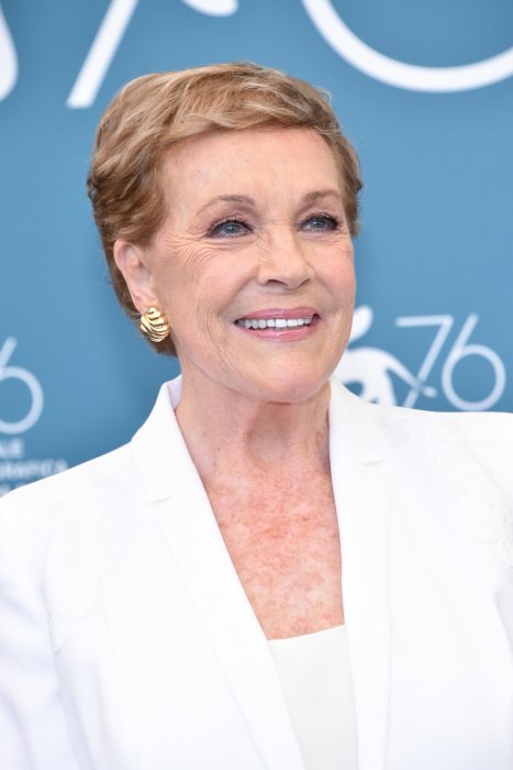Julie Andrews est récompensée d'un Lion d'honneur à la Mostra Julie Andrews est récompensée d'un Lion d'honneur à la Mostra