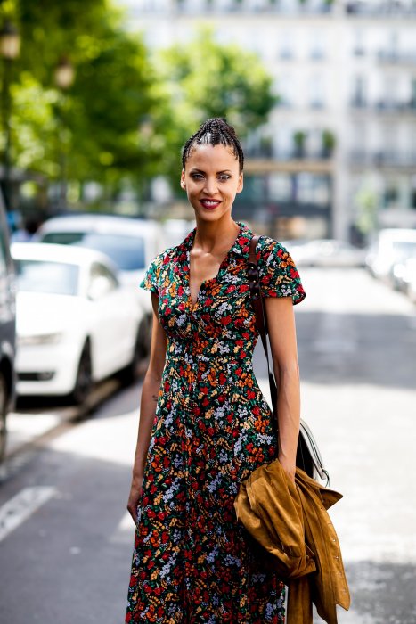 Noémie Lenoir, en robe, fait souffler un vent d'air frais Noémie Lenoir, en robe, fait souffler un vent d'air frais