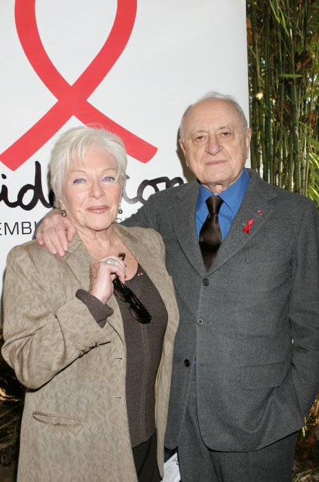 1985 : Line Renaud s'engage dans la lutte contre le sida 1985 : Line Renaud s'engage dans la lutte contre le sida