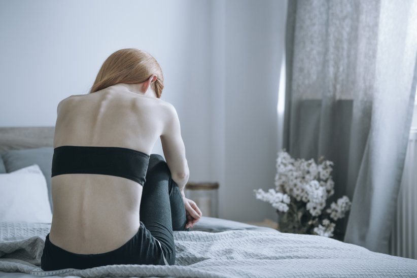 Il/elle se coupe de ses amis Il/elle se coupe de ses amis