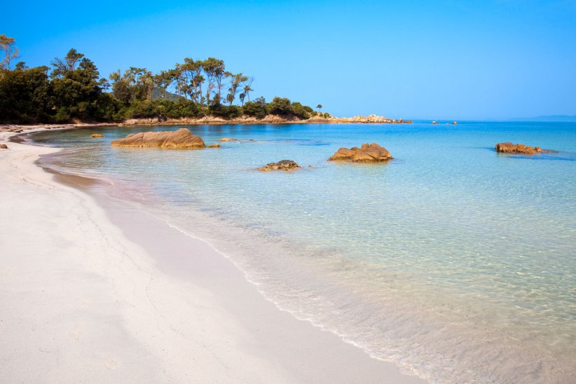 La plage de Bagheera Linguizzetta en Corse, en France La plage de Bagheera Linguizzetta en Corse, en France