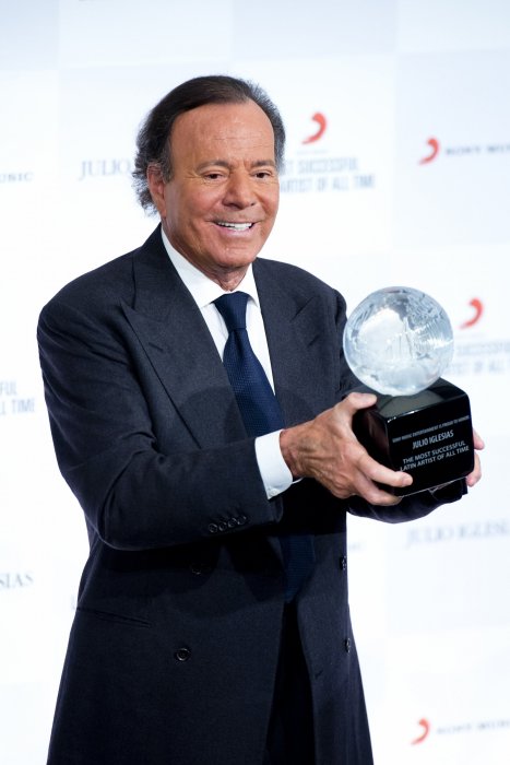 Julio Iglesias : cet accident qui l'a écarté du Real Madrid Julio Iglesias : cet accident qui l'a écarté du Real Madrid