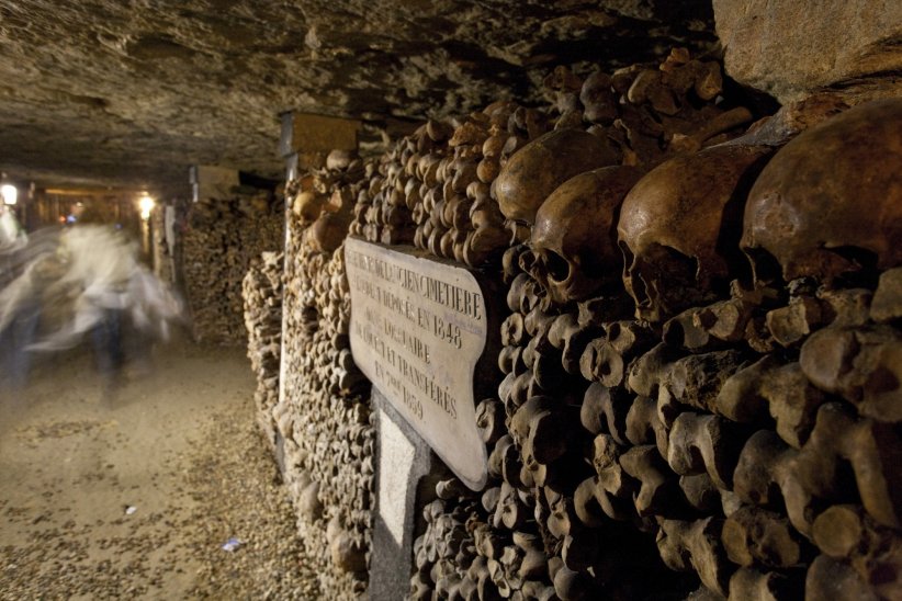 Descendre dans les catacombes parisiennes Descendre dans les catacombes parisiennes