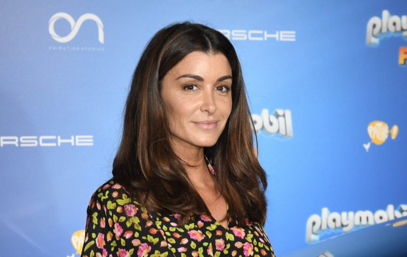 Jenifer prend la fuite en présence d'oiseaux Jenifer prend la fuite en présence d'oiseaux