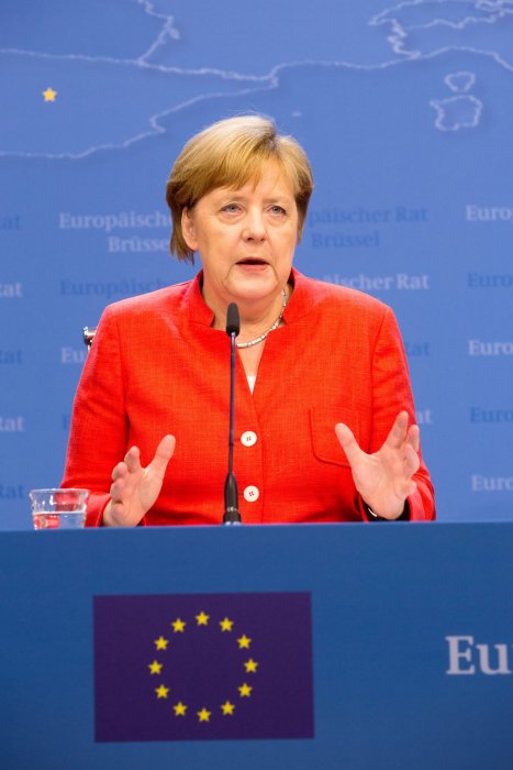 Angela Merkel échappe à la crise politique Angela Merkel échappe à la crise politique