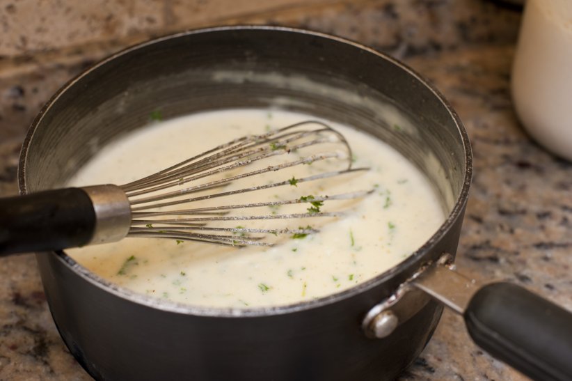Remplacer la graisse de la sauce bechamel par du bicarbonate de soude Remplacer la graisse de la sauce bechamel par du bicarbonate de soude