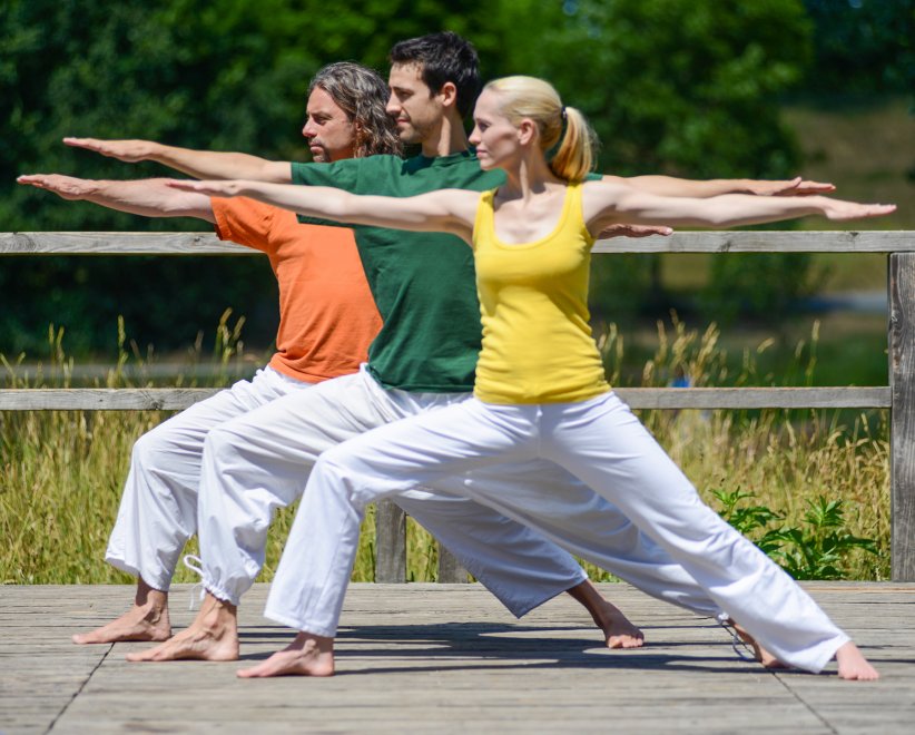 Le yoga Anusara, la version bonne humeur Le yoga Anusara, la version bonne humeur