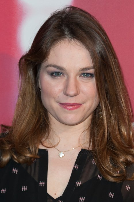 Émilie Dequenne au cinéma dans "Chez nous" Émilie Dequenne au cinéma dans "Chez nous"