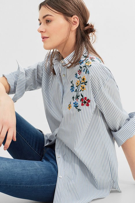 Adoptez la chemise brodée de fleurs Adoptez la chemise brodée de fleurs