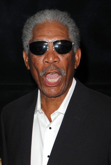 Morgan Freeman : entre la moustache et le bouc, son coeur balance Morgan Freeman : entre la moustache et le bouc, son coeur balance