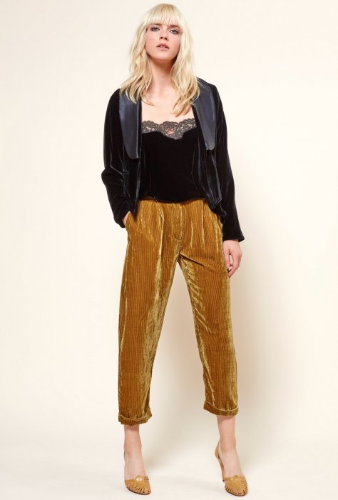 Un pantalon 7/8e en velours côtelé Un pantalon 7/8e en velours côtelé