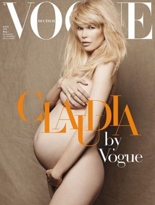Claudia Schiffer, un baby bump en Vogue Claudia Schiffer, un baby bump en Vogue