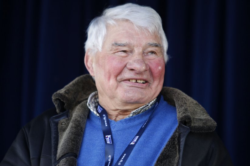 Raymond Poulidor trace sa route dans les cieux Raymond Poulidor trace sa route dans les cieux